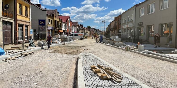 10.06.2021. Końskie. Ulica Piłsudskiego w przebudowie / Magdalena Galas-Klusek / Radio Kielce