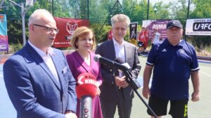 19.06.2021 Małogoszcz. Na zdjęciu od lewej: Mariusz Piotrowski – burmistrz Małogoszcza, Anna Krupka - wiceminister sportu, dziedzictwa narodowego i kultury, Krzysztof Słoń - senator PiS, Wojciech Imiołek - prezes Świętokrzyskiego Okręgowego Związku Koszykarskiego / Marcin Marszałek / Radio Kielce