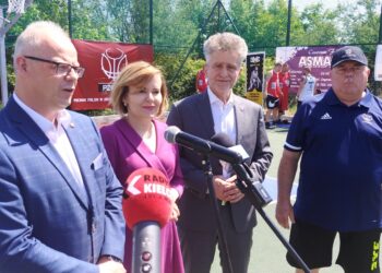 19.06.2021 Małogoszcz. Na zdjęciu od lewej: Mariusz Piotrowski – burmistrz Małogoszcza, Anna Krupka - wiceminister sportu, dziedzictwa narodowego i kultury, Krzysztof Słoń - senator PiS, Wojciech Imiołek - prezes Świętokrzyskiego Okręgowego Związku Koszykarskiego / Marcin Marszałek / Radio Kielce