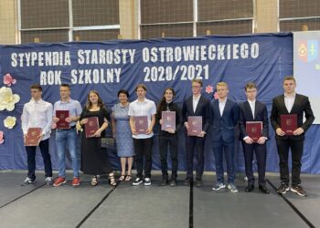 22.06.2021.Ostrowiec Świętokrzyski. Stypendia starosty ostrowieckiego / Emilia Sitarska / Radio Kielce