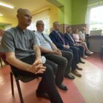 26.06.2021. Doły Biskupie. Otwarcie nowej wystawy w Izbie Regionalnej im. Witolda Gombrowicza. Na zdjęciu (od lewej): ks. kan. dr Dariusz Sidor - proboszcz parafii w Nietulisku Dużym, Piotr Bek - przewodniczący rady gminy w Kunowie, Lech Łodej - burmistrz Kunowa, poseł Andrzej Kryj, Monika Bryła-Mazurkiewicz - prezes Centrum Krajoznawczo-Historycznego im. prof. Mieczysława Radwana w Ostrowcu Św., Tadeusz Krawętkowski - Centrum Krajoznawczo-Historycznego im. prof. Mieczysława Radwana w Ostrowcu Św.  / Emilia Sitarska / Radio Kielce