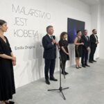 11.06.2021 Ostrowiec Świętokrzyski. Od lewej Emilia Dragosz - artystka, senator Jarosław Rusiecki, Magdalena Leśniak - artystka, Jolanta Chwałek - dyrektor BWA, Piotr Dasios - zastępca prezydenta Ostrowca Św., Artur Bartkiewicz - BWA / Emilia Sitarska / Radio Kielce