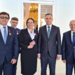 31.05.2021. Warszawa. Przyznanie orderów i odznaczeń z okazji Dnia Samorządu Terytorialnego. Na zdjęciu (od lewej): Dariusz Czechowski - starosta włoszczowski, Michał Wójcik - Kancelaria Sejmiku Województwa Świętokrzyskiego, Marianna Noworycka-Gniatkowska - radna Rady Miasta Kielce, prezydent Andrzej Duda i Marian Buras - burmistrz Morawicy / Marianna Noworycka-Gniatkowska/Facebook