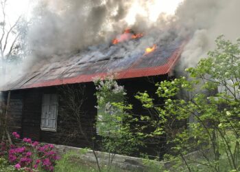 01.05.2021. Młotkowice. Pożar domu / OSP KSRG Ruda Maleniecka