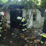 17.06.2021. Ostrowiec Św. Pożar pustostanu / Ratownictwo Powiatu Ostrowieckiego / Facebook