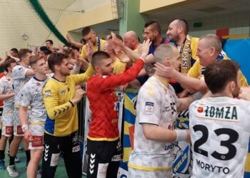 02.06.2021. Mielec. Piłkarze Łomży Vive Kielce po wygranym meczu ze Stalą Mielec / Robert Pytka / Radio Kielce