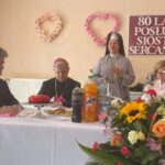 21.06.2021. Kielce. Pożegnacie Sióstr Sercanek w DPS. Na zdjęciu (od lewej): senator Krzysztof Słoń, biskup Jan Piotrowski, Olga Podsadnia –Przełożona Generalna Sióstr Sercanek / Iwona Murawska / Radio Kielce