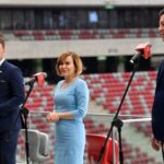 10.06.2021. Warszawa. Konferencja na Stadionie PGE Narodowym. Na zdjęciu (od lewej): Jan Kowalski - dyrektor Biura Programu „Niepodległa”, Anna Krupka - sekretarz stanu w Ministerstwie Sportu i Turystyki i Włodzimierz Dola - prezes spółki zarządzającej stadionem PGE Narodowym / PAP/Piotr Nowak