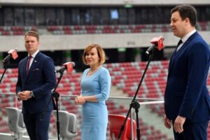 10.06.2021. Warszawa. Konferencja na Stadionie PGE Narodowym. Na zdjęciu (od lewej): Jan Kowalski - dyrektor Biura Programu „Niepodległa”, Anna Krupka - sekretarz stanu w Ministerstwie Sportu i Turystyki i Włodzimierz Dola - prezes spółki zarządzającej stadionem PGE Narodowym / PAP/Piotr Nowak