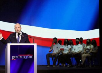 Warszawa, 20.06.2021. Europoseł PiS Adam Bielan podczas Zjazdu Republikańskiego, na którym zaprezentowano nową inicjatywę polityczną / Tomasz Gzell / PAP