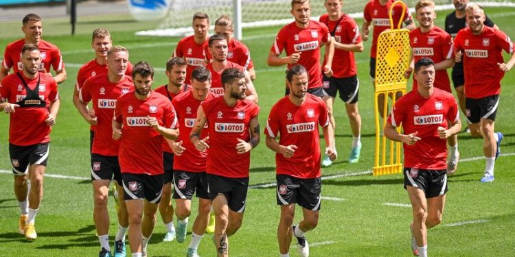 21.06.2021. Gdańsk. Zawodnicy reprezentacji Polski podczas treningu kadry / PAP/Jan Dzban