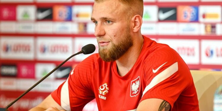 21.06.2021. Gdańsk. Na zdjęciu: Tymoteusz Puchacz - piłkarz reprezentacji Polski podczas konferencji prasowej / PAP/Jan Dzban