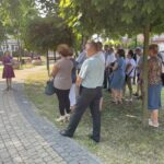 19.06.2021 Osiek. Spotkanie wiceminister Anny Krupki z mieszkańcami. Na zdjęciu od lewej: Rafał Łysiak - burmistrz Osieka, Anna Krupka - wiceminister kultury i sportu / Grażyna Szlęzak-Wójcik / Radio Kielce