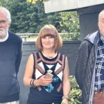 02.06.2021. Kielce. Otwarcie prywatnej galerii sztuki „Rdza”. Na zdjęciu (od lewej): Radosław Nowakowski – artysta, Dorota Nowakowska – współwłaścicielka galerii, Marian Rumin – historyk sztuki, były dyrektor BWA w Kielcach / Dorota Klusek / Radio Kielce