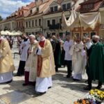 03.06.2021. Sandomierz. Uroczystość Bożego Ciała. Procesja z katedry do rynku starego miasta / Grażyna Szlęzak-Wójcik / Radio Kielce