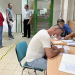 07.06.2021. Sandomierz. ARiMR. Przyjmowanie wniosków na rekompensaty dla rolników, którzy w ubiegłym roku ponieśli straty w swoich uprawach / Grażyna Szlęzak-Wójcik / Radio Kielce