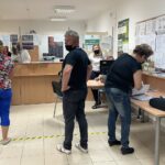 07.06.2021. Sandomierz. ARiMR. Przyjmowanie wniosków na rekompensaty dla rolników, którzy w ubiegłym roku ponieśli straty w swoich uprawach / Grażyna Szlęzak-Wójcik / Radio Kielce