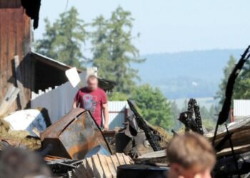 20.06.2021 Nowa Biała. Zgliszcza po pożarze / PAP/Grzegorz Momot