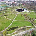 28.04.2021 Busko-Zdrój. Tężnia i dom zdrojowy / Jarosław Kubalski / Radio Kielce