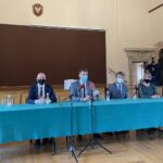 01.06.2021. Sandomierz. Spotkanie z nowym dyrektorem Muzeum Okręgowego w Sandomierzu. Na zdjęciu (od lewej): Aneta Przyłucka - sekretarz miasta, Piotr Wawrzyk - wiceminister spraw zagranicznych, Marcin Marzec - burmistrz Sandomierza, dr Mikołaj Getka-Kenig - dyrektor Muzeum Okręgowego w Sandomierzu, Iwona Łukawska i Marek Kwitek - poseł PiS / Grażyna Szlęzak-Wójcik / Radio Kielce