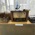 26.06.2021. Doły Biskupie. Otwarcie nowej wystawy w Izbie Regionalnej im. Witolda Gombrowicza / Emilia Sitarska / Radio Kielce