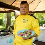 28.06.2021. Letnia kuchnia Radia Kielce. Wegański poniedziałek. Na zdjęciu: Michał Musiał - szef kuchni w restauracji Blue Line / Piotr Kwaśniewski / Radio Kielce