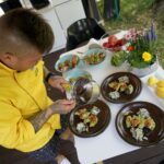 28.06.2021. Letnia kuchnia Radia Kielce. Wegański poniedziałek. Na zdjęciu: Michał Musiał - szef kuchni w restauracji Blue Line / Piotr Kwaśniewski / Radio Kielce