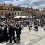 03.06.2021. Sandomierz. Uroczystość Bożego Ciała. Procesja z katedry do rynku starego miasta / Grażyna Szlęzak-Wójcik / Radio Kielce
