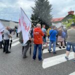 11.06.2021. Starachowice. Pikieta przed MAN-em / Anna Głąb / Radio Kielce