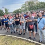 11.06.2021. Starachowice. Pikieta przed MAN-em / Anna Głąb / Radio Kielce