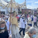 03.06.2021. Starachowice. Uroczystość Bożego Ciała. Procesja w parafii Świętej Trójcy. Na zdjęciu: ks. Maciej Szymański / Anna Głąb / Radio Kielce