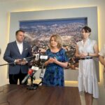 21.06.2021. Starachowice. Na zdjęciu (od lewej): Agnieszka Samsonowska - dyrektor Szkoły Podstawowej nr 2 w Starachowicach, Marek Materek - prezydent Starachowic, dr Anna Budzińska - dyrektor Instytutu Wspomagania Rozwoju Dziecka w Gdańsku, Aneta Nasternak - zastępca prezydenta Starachowic, Włodzimierz Jedynak - kierownik referatu edukacji, kultury, sportu, promocji i turystyki UM w Starachowicach / Emilia Sitarska / Radio Kielce