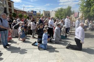 03.06.2021. Starachowice. Uroczystość Bożego Ciała. Procesja w parafii Świętej Trójcy / Anna Głąb / Radio Kielce