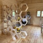 02.06.2021 Zochcinek. Zagroda pszczelarza przy Domu Pomocy Społecznej / Anna Głąb / Radio Kielce