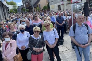 03.06.2021. Starachowice. Uroczystość Bożego Ciała. Procesja w parafii Świętej Trójcy / Anna Głąb / Radio Kielce