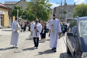 03.06.2021. Starachowice. Uroczystość Bożego Ciała. Procesja w parafii Świętej Trójcy / Anna Głąb / Radio Kielce