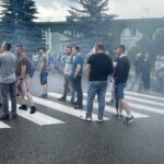 11.06.2021. Starachowice. Pikieta przed MAN-em / Anna Głąb / Radio Kielce