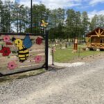 02.06.2021 Zochcinek. Zagroda pszczelarza przy Domu Pomocy Społecznej / Anna Głąb / Radio Kielce