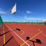 20.06.2021. Jeziorko (gmina Nowa Słupia). Boisko z trybunami przy szkole podstawowej / Wiktor Taszłow / Radio Kielce