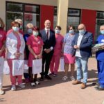 01.06.2021. Kielce. Piotr Wawrzyk - wiceminister spraw zagranicznych przekazał prezenty małym pacjentom Świętokrzyskiego Centrum Pediatrii w Kielcach / Iwona Murawska / Radio Kielce