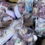 01.06.2021. Kielce. Piotr Wawrzyk - wiceminister spraw zagranicznych przekazał prezenty małym pacjentom Świętokrzyskiego Centrum Pediatrii w Kielcach / Iwona Murawska / Radio Kielce