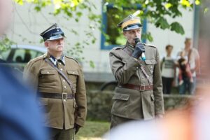 15.06.2021. Kielce. Uroczystości 77. rocznicy udanego zamachu na Franza Witka. Na zdjęciu (z lewej): Zbigniew Kowalski – prezes Stowarzyszenia Rekonstrukcji Historycznych 4 Pułku Piechoty Legionów, Dionizy Krawczyński - prezes Stowarzyszenia Rekonstrukcji Historycznych „Jodła” / Wiktor Taszłow / Radio Kielce