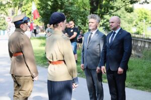 15.06.2021. Kielce. Uroczystości 77. rocznicy udanego zamachu na Franza Witka. Kwiaty składają: Krzysztof Słoń - senator, Rafał Nowak - wicewojewoda świętokrzyski / Wiktor Taszłow / Radio Kielce