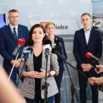 16.06.2021. Kielce. Prezentacja aplikacji „Segredu”, która ma ułatwić segregację śmieci. Na zdjęciu (od lewej): Bogdan Wenta - prezydent Kielc, Anna Dwurnik - dyrektor Biura do spraw Inteligentnego Zarządzania Rozwojem - Smart City, Agata Wojda - zastępca prezydenta, Kamil Łazarski, Piotr Gołąb, Krzysztof Usnarski / Wiktor Taszłow / Radio Kielce