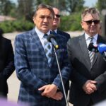 16.06.2021. Nowiny. Konferencja kończąca sprzątanie pogorzeliska. Na zdjęciu (od lewej): Mirosław Gębski - starosta kielecki, Tomasz Pleban - wicestarosta kielecki / Wiktor Taszłow / Radio Kielce