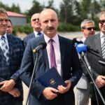 16.06.2021. Nowiny. Konferencja kończąca sprzątanie pogorzeliska. Na zdjęciu (od lewej): Mirosław Gębski - starosta kielecki, Mariusz Ściana -  członek zarządu powiatu, Tomasz Pleban - wicestarosta kielecki / Wiktor Taszłow / Radio Kielce