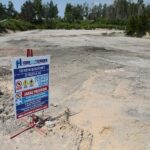 16.06.2021. Nowiny. Konferencja kończąca sprzątanie pogorzeliska. Uprzątnięty plac wysypiska / Wiktor Taszłow / Radio Kielce