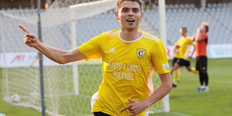 16.06.2021. Kielce. Finałowy mecz Pucharu Polski na szczeblu okręgu KSZO Ostrowiec - Czarni Połaniec / Wiktor Taszłow / Radio Kielce