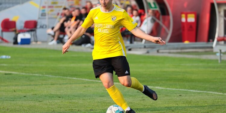 16.06.2021. Kielce. Finałowy mecz Pucharu Polski na szczeblu okręgu KSZO Ostrowiec - Czarni Połaniec / Wiktor Taszłow / Radio Kielce