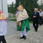 06.06.2021. Pełczyska. Msza w intencji Ojczyzny. Na zdjęciu (po prawej): Krzysztof Lipiec - lider świętokrzyskich struktur PiS i Zbigniew Koniusz - wojewoda świętokrzyski / Marta Gajda / Radio Kielce